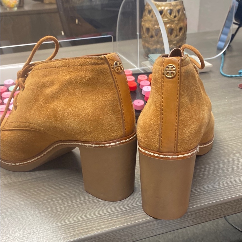 EUC Tory Burch Tan Suede Lace-Up Block Heel Ankle Boots Smoke Free Home